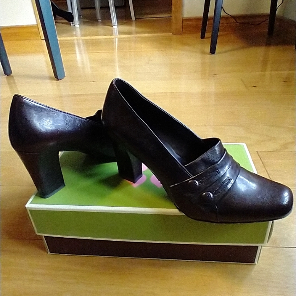 ☀️Brown Naturalizer Shoes - DONATING SOON!!!